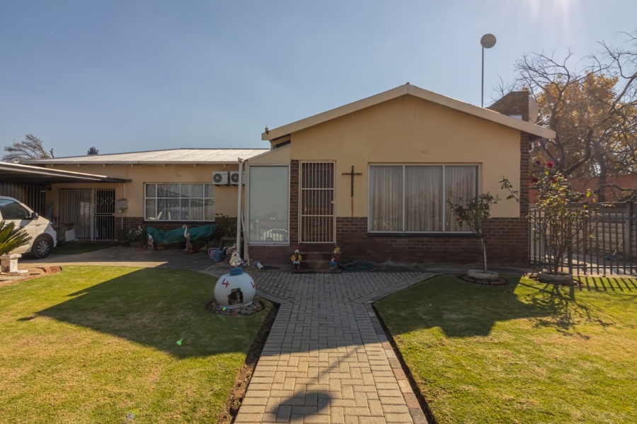 6 Bedroom Property for Sale in Morewag Free State
